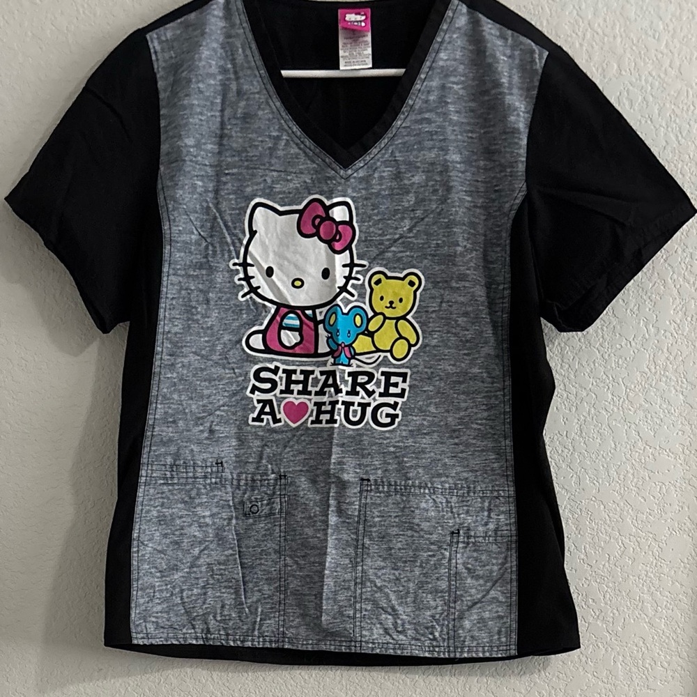 🖤🤗 Hello Kitty Share A Hug Scrub Top 🤗🖤